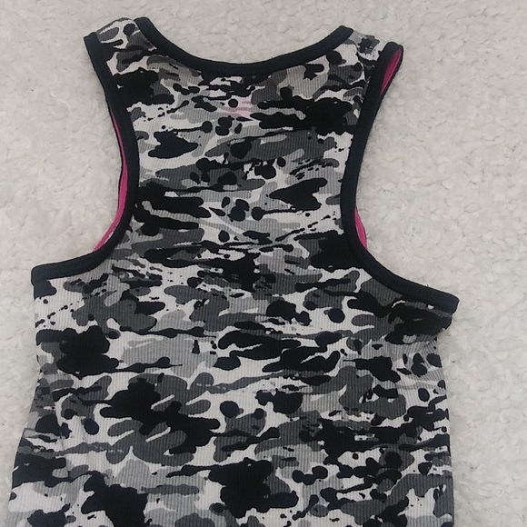 Muscle Shirt Miley Cyrus & Max Azria Black Camouflage Top - Picture 5 of 6